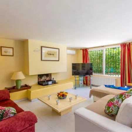 Africa בית נופש מארבלה